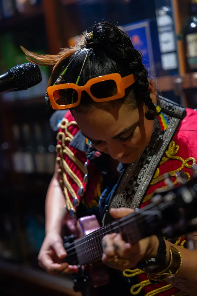 A performer playing at Macabi on Las Olas